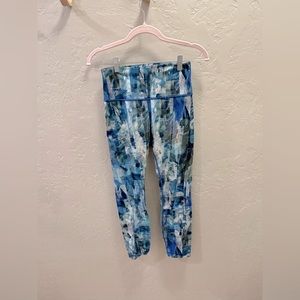 Lululemon blue pattern crop leggings